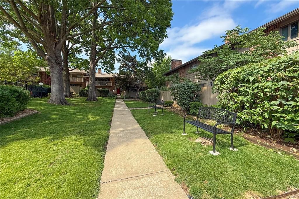 8740 Metcalf Avenue — photo 32