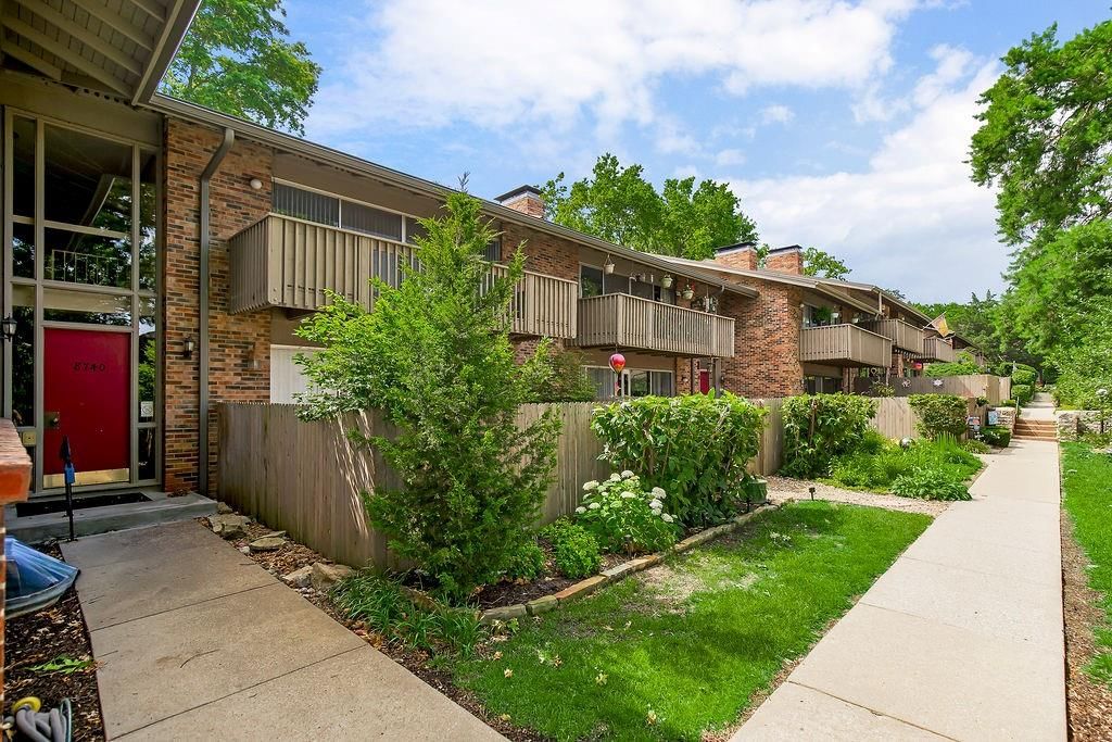 8740 Metcalf Avenue — photo 33