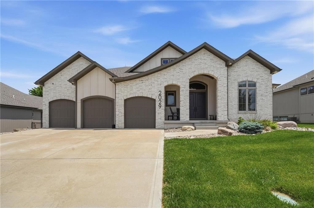 2029 NE Bluestone Drive, Lee's Summit, MO