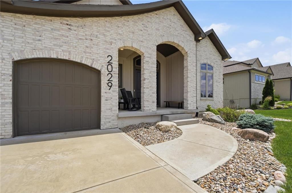 2029 NE Bluestone Drive — photo 4