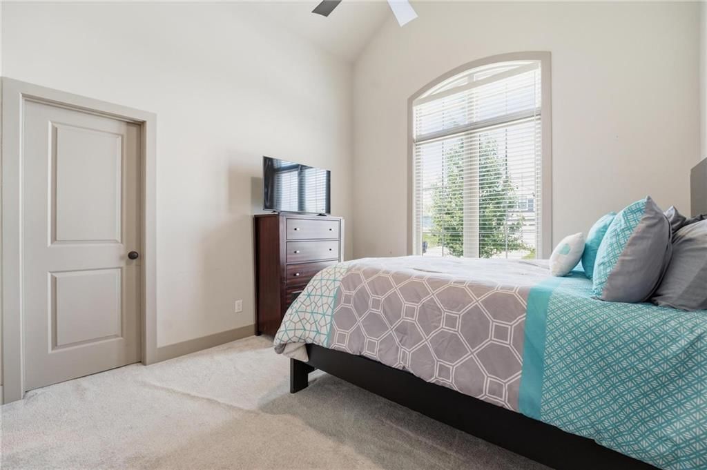 2029 NE Bluestone Drive — photo 37