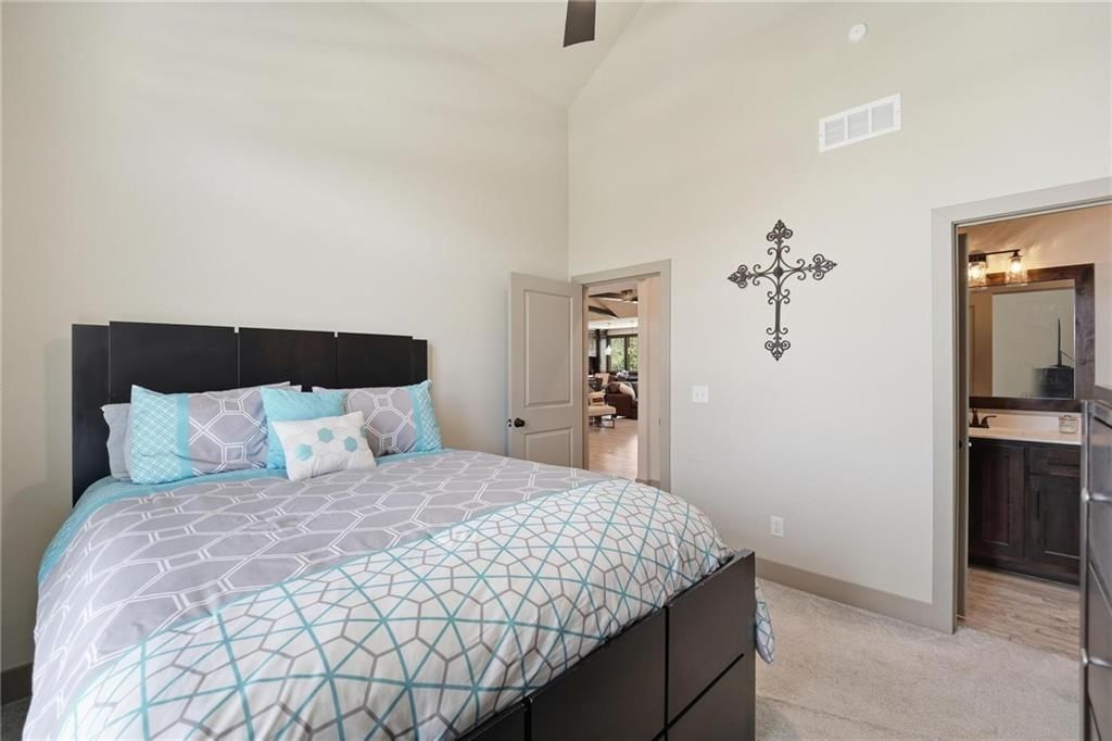 2029 NE Bluestone Drive — photo 38