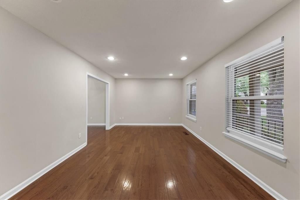 6220 Greenwood Drive — photo 5