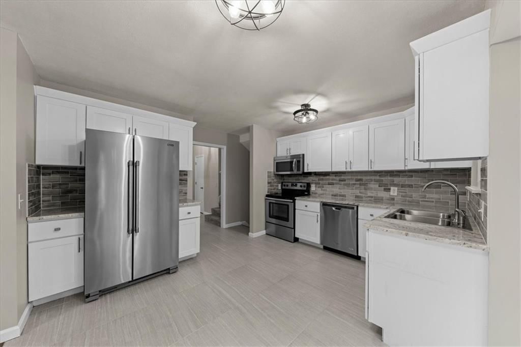6220 Greenwood Drive — photo 9