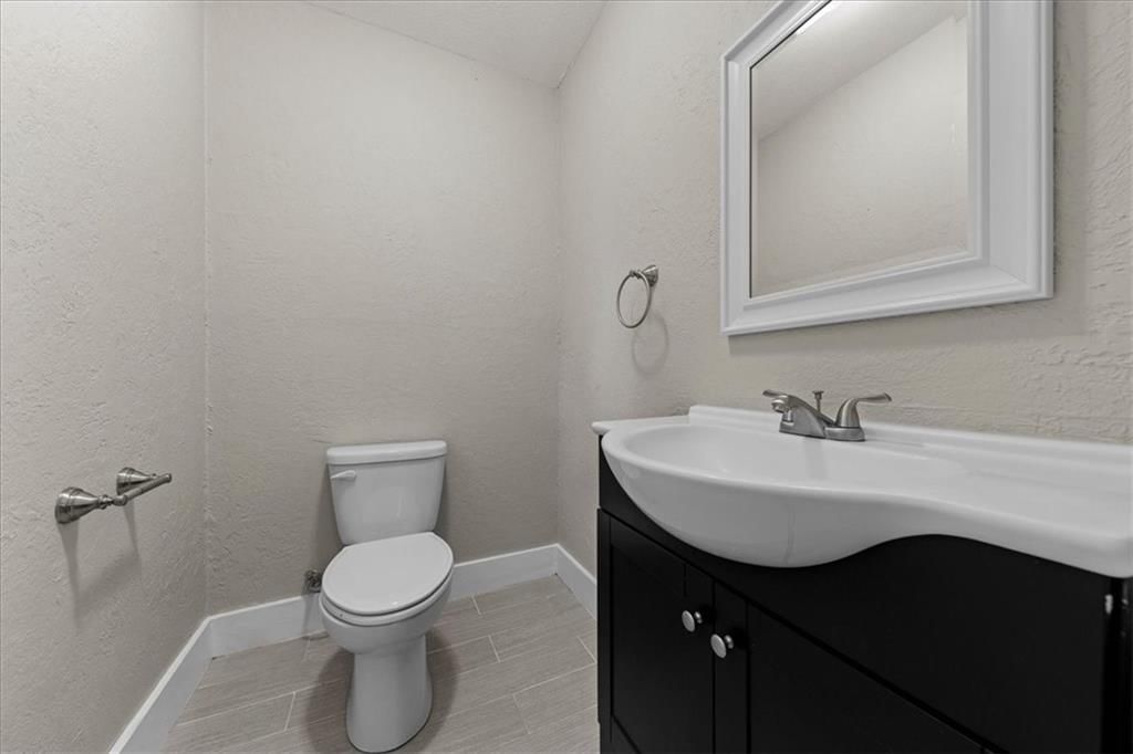 6220 Greenwood Drive — photo 17