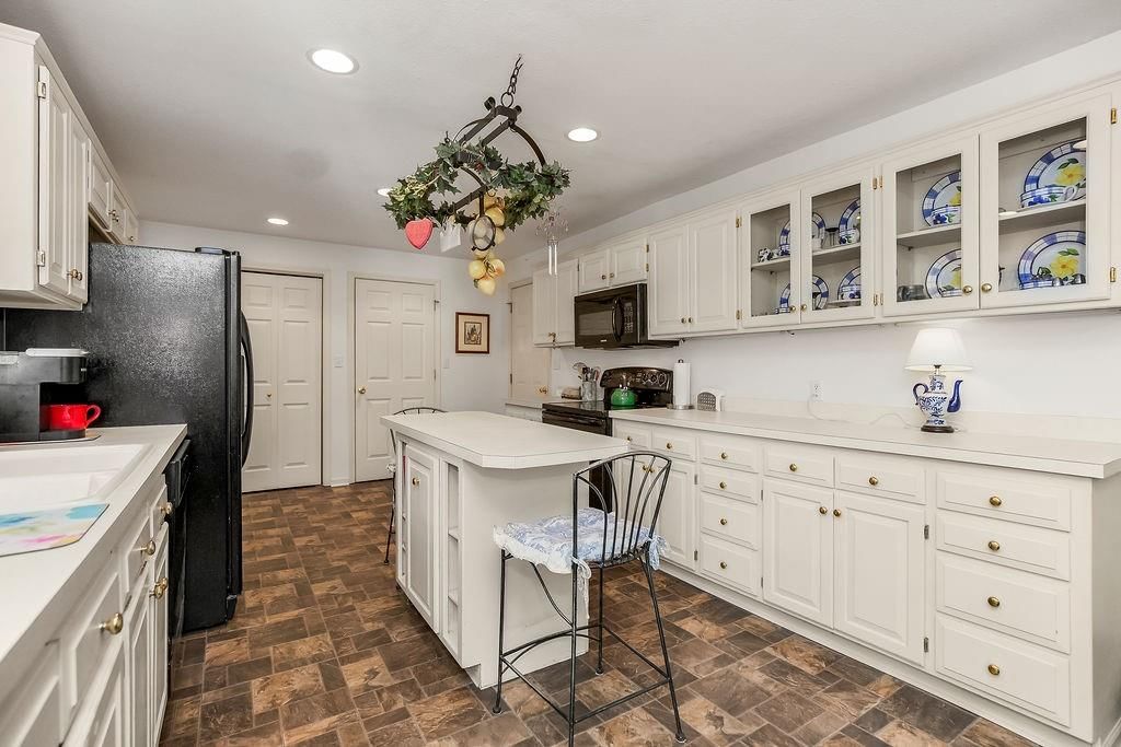 5327 W 60th Terrace — photo 9