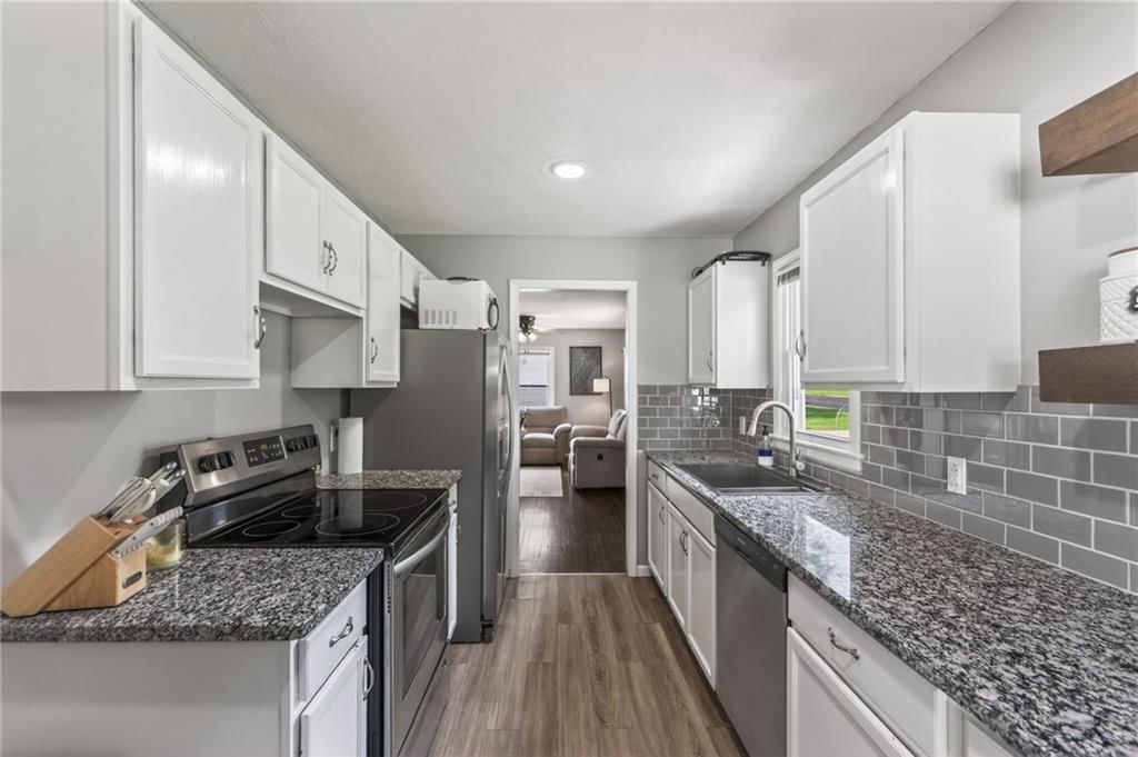 1711 N Dodgion Avenue — photo 11