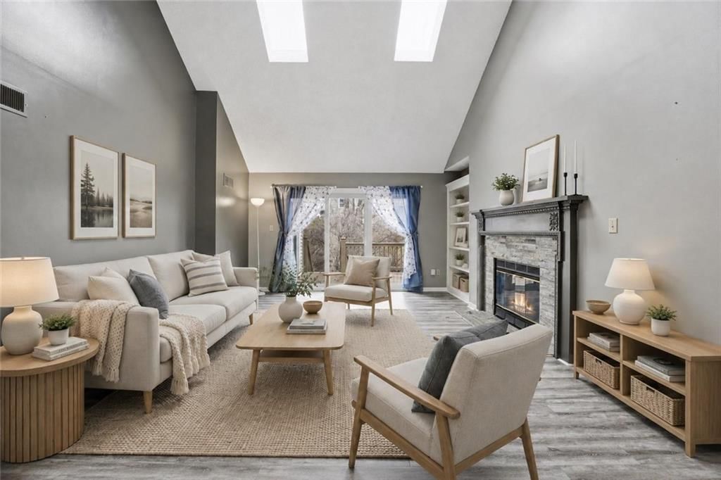 212 E Hansen Court — photo 1