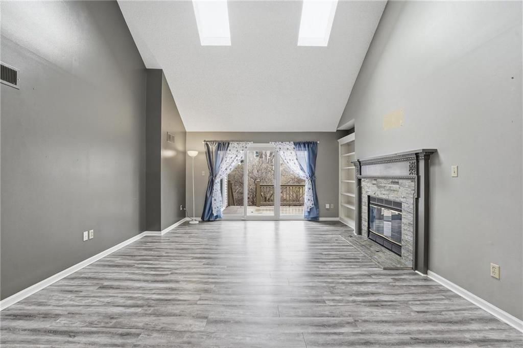 212 E Hansen Court — photo 2