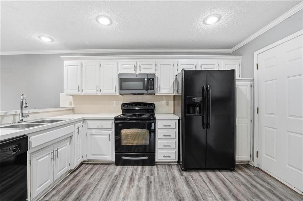 212 E Hansen Court — photo 9