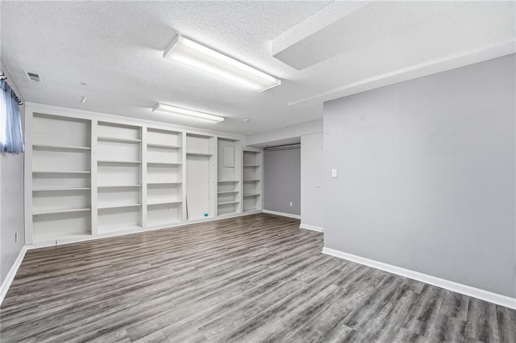 212 E Hansen Court — photo 24