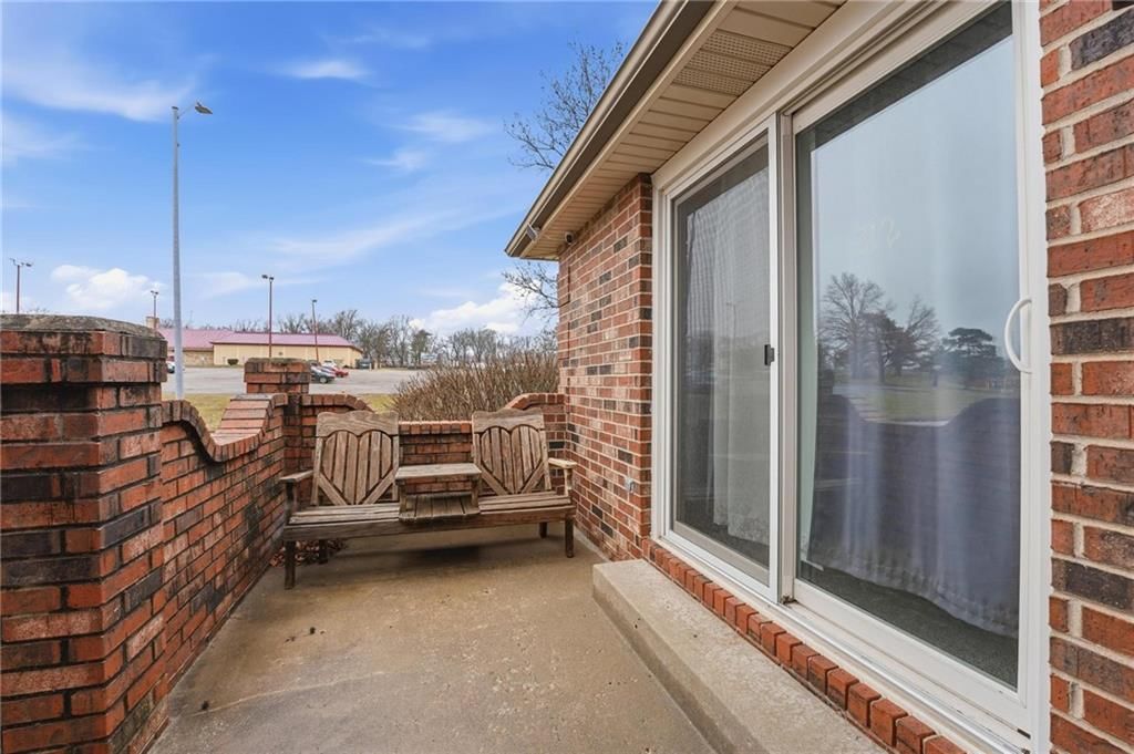 212 E Hansen Court — photo 34
