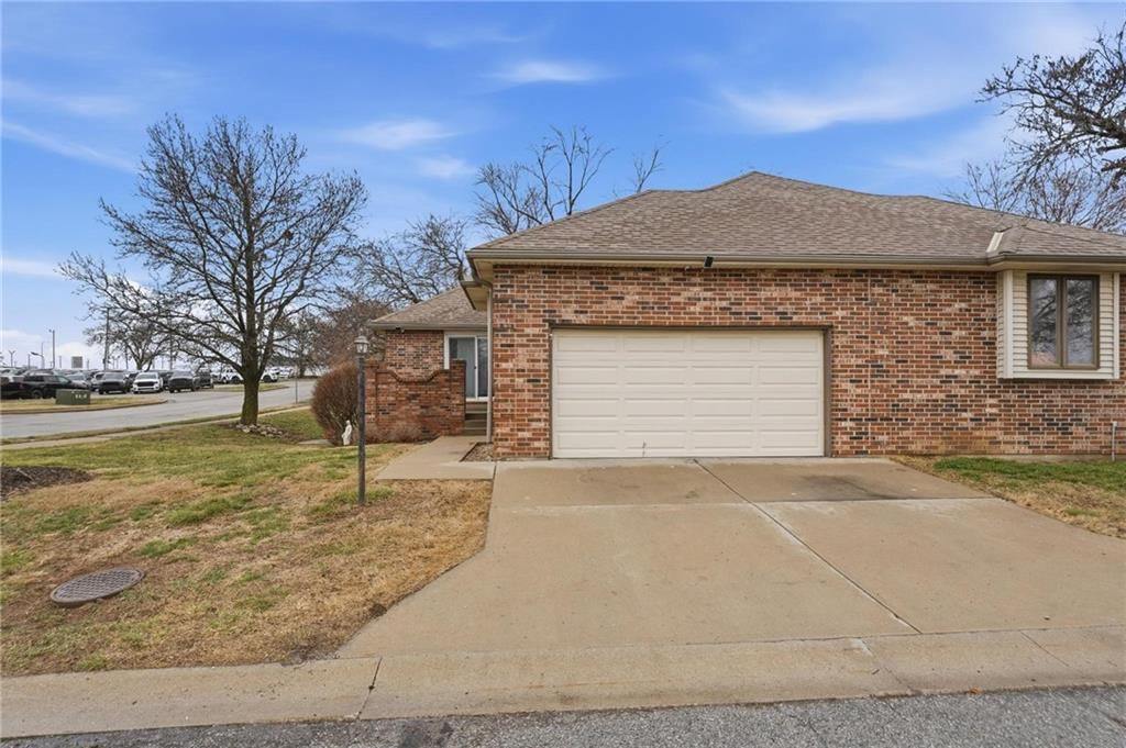 212 E Hansen Court — photo 38