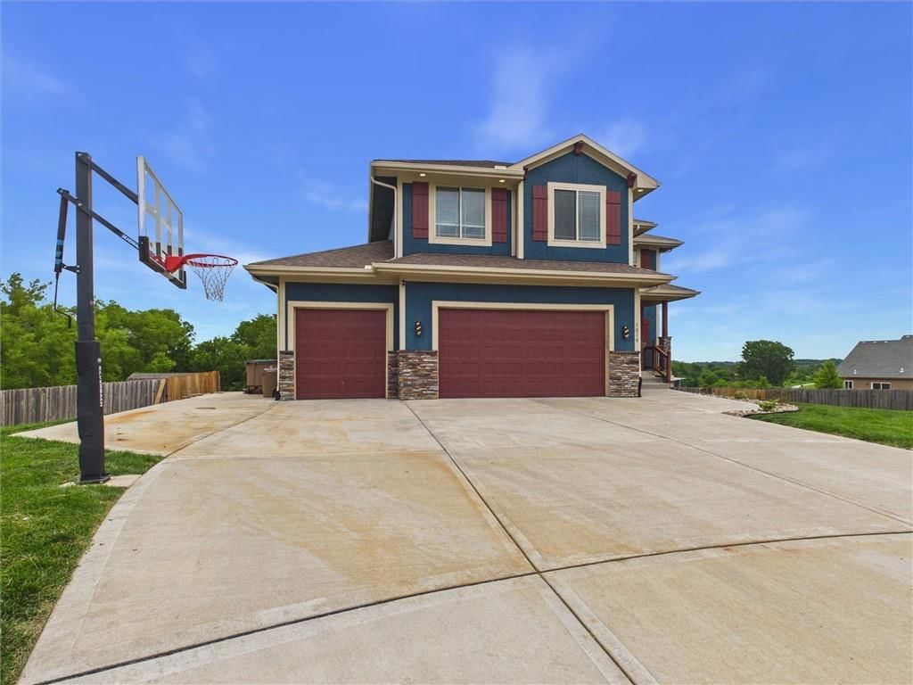 1010 Clayton Drive — photo 2