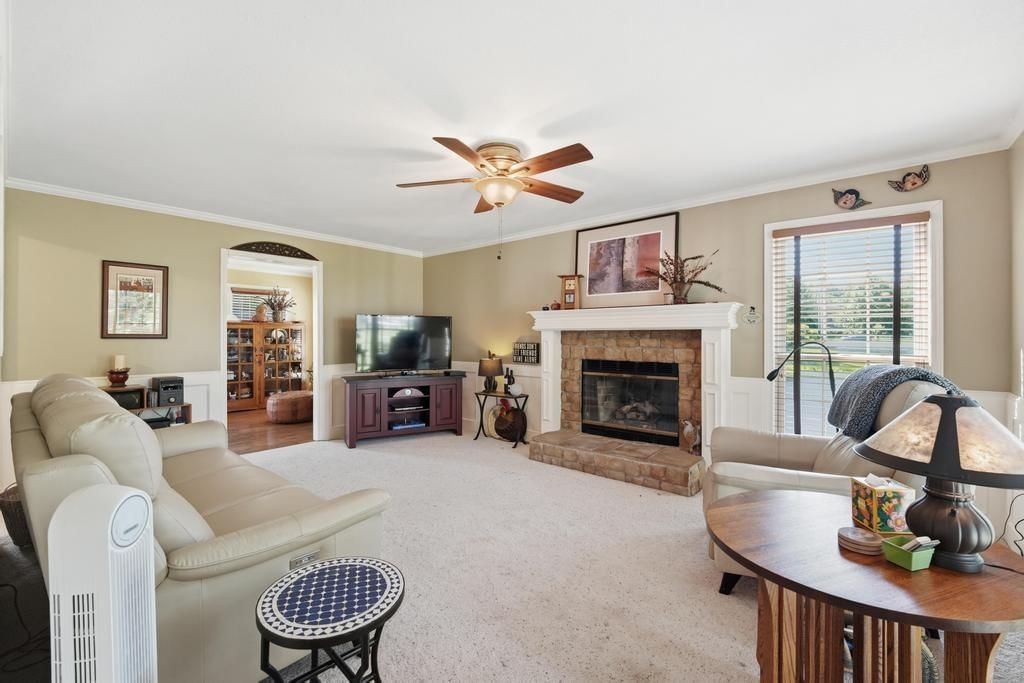 15804 Woodson Street — photo 9