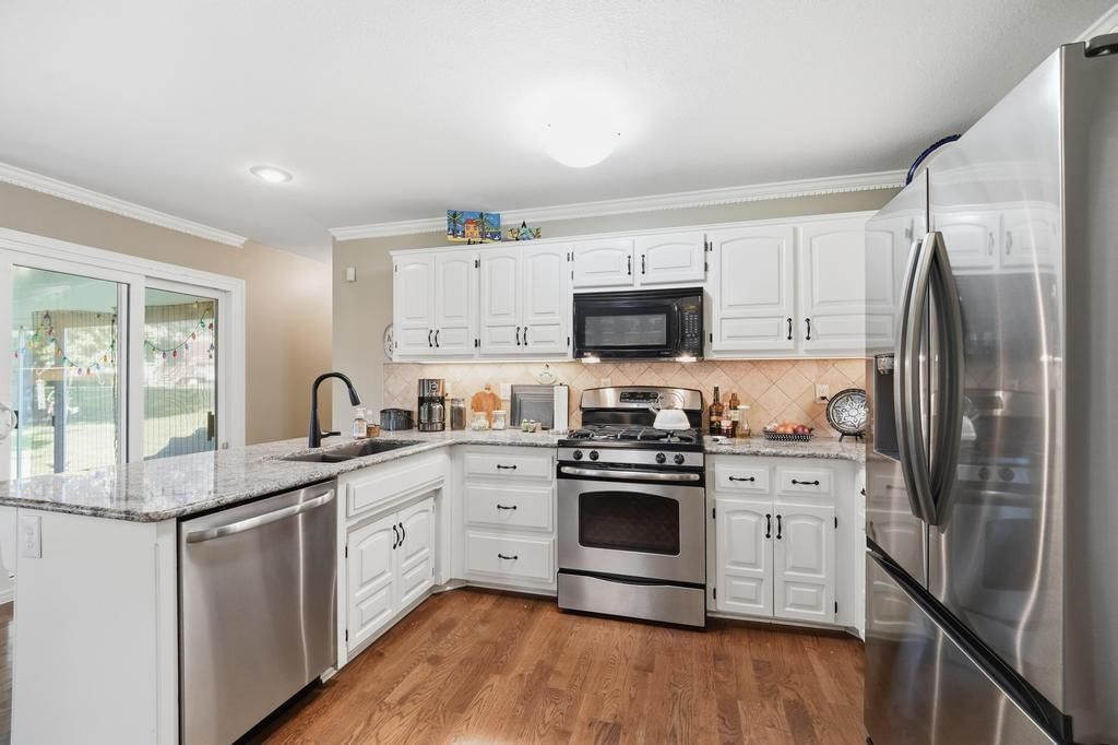 15804 Woodson Street — photo 15