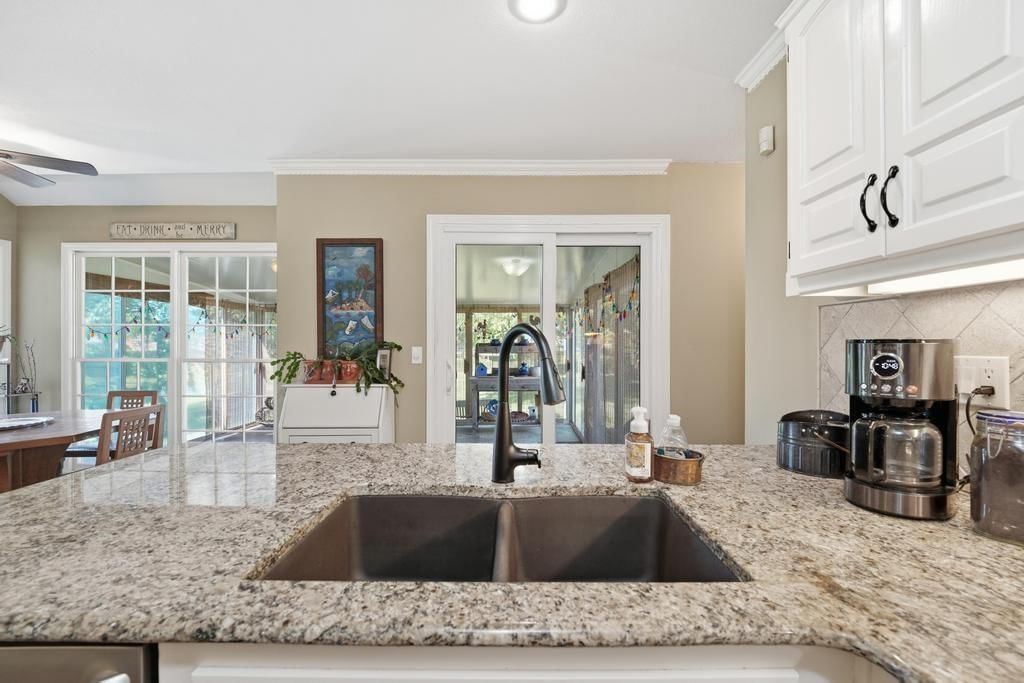 15804 Woodson Street — photo 17