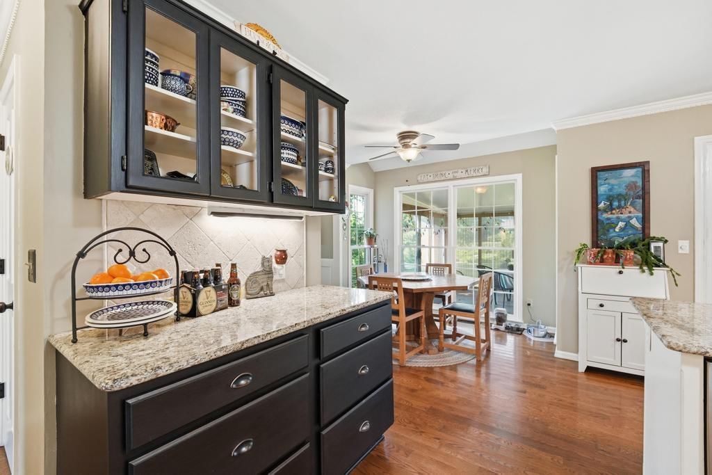 15804 Woodson Street — photo 19