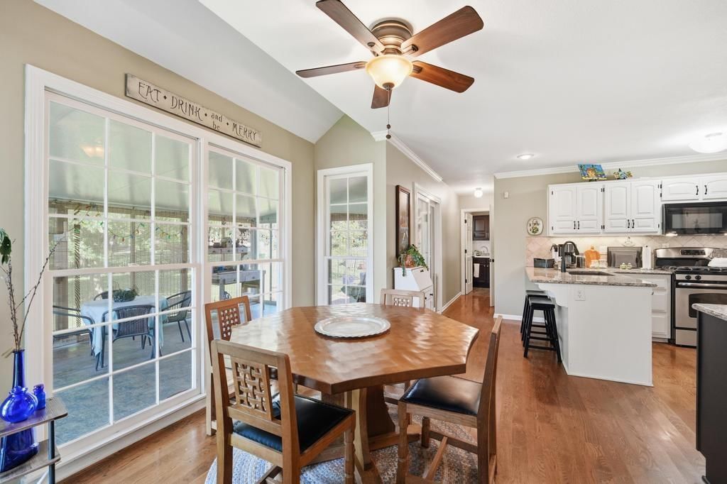 15804 Woodson Street — photo 21