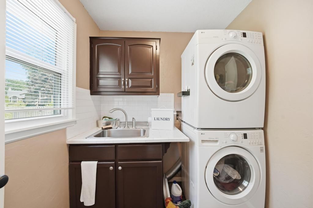 15804 Woodson Street — photo 23
