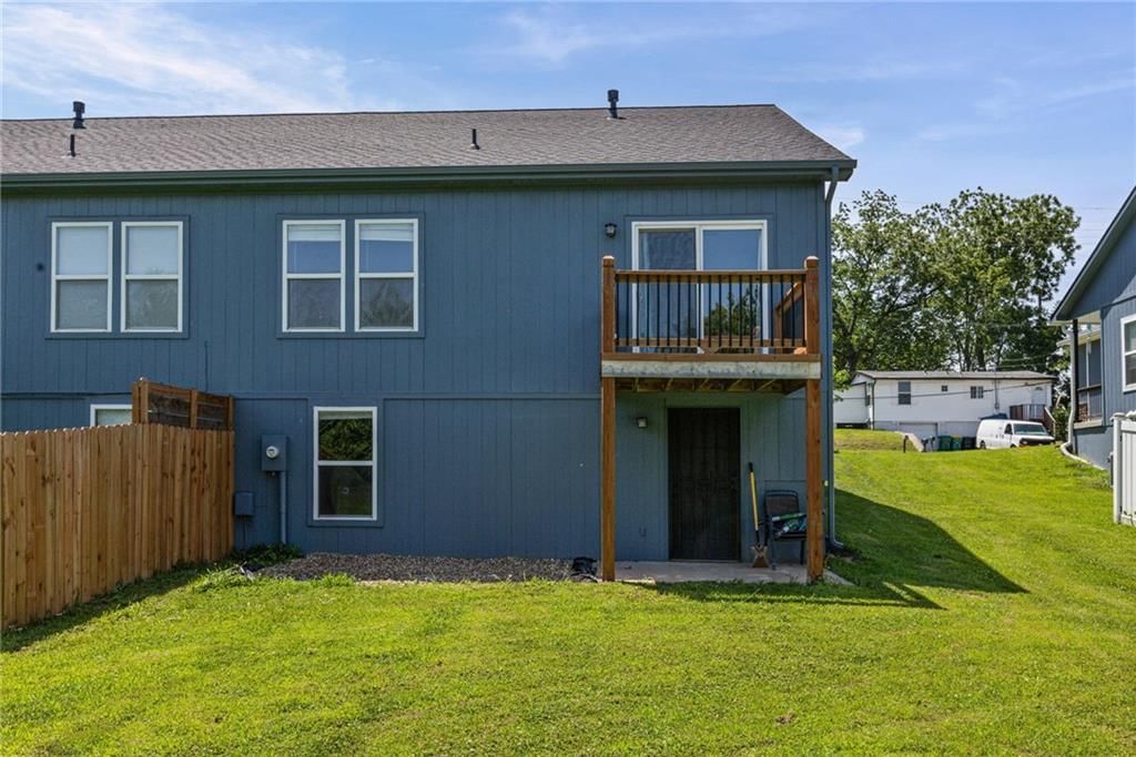 163 Warner Avenue — photo 2
