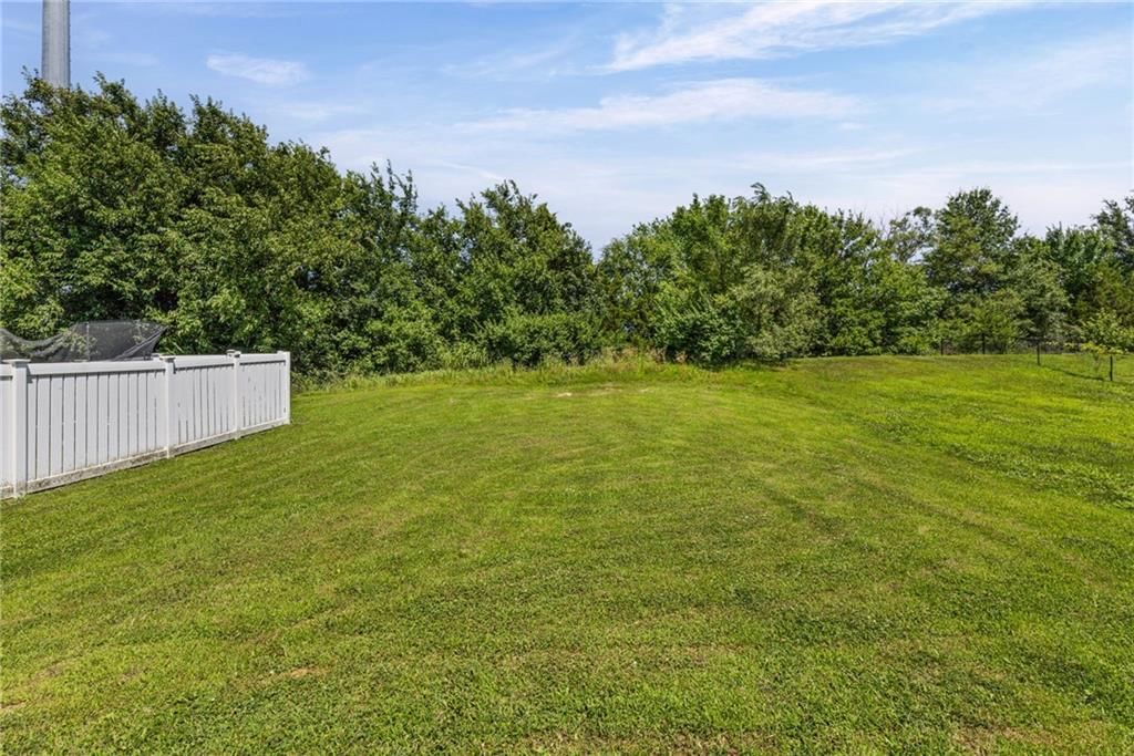 163 Warner Avenue — photo 3