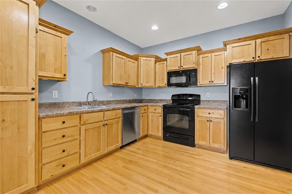 163 Warner Avenue — photo 8