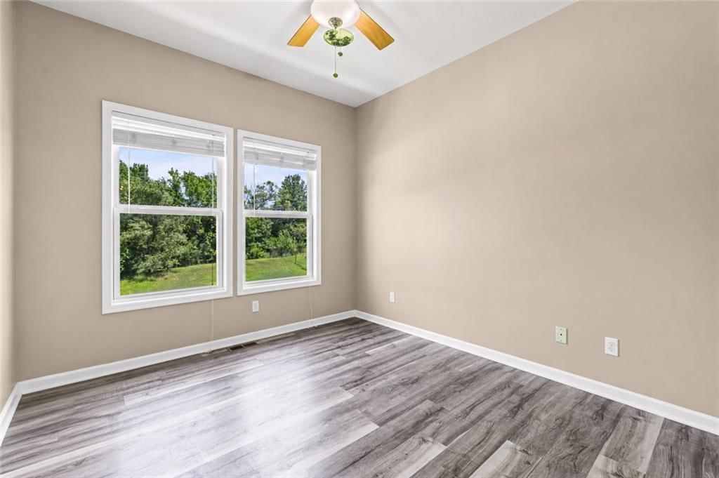 163 Warner Avenue — photo 15
