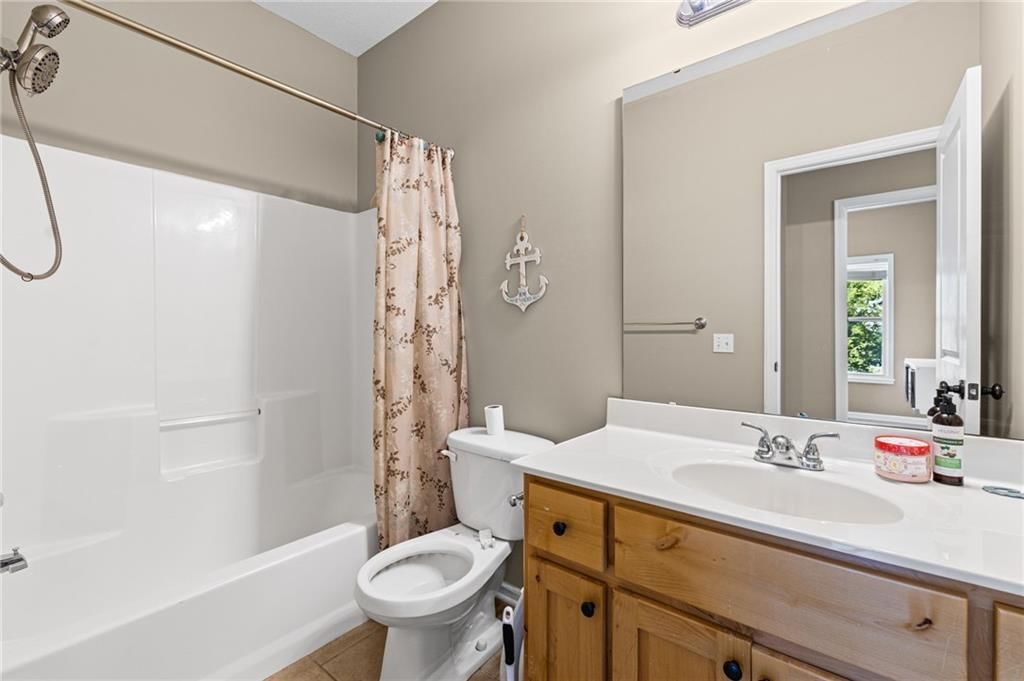 163 Warner Avenue — photo 16