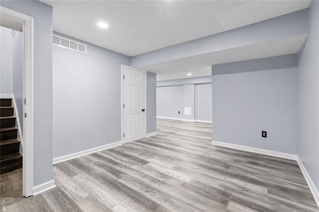 163 Warner Avenue — photo 17