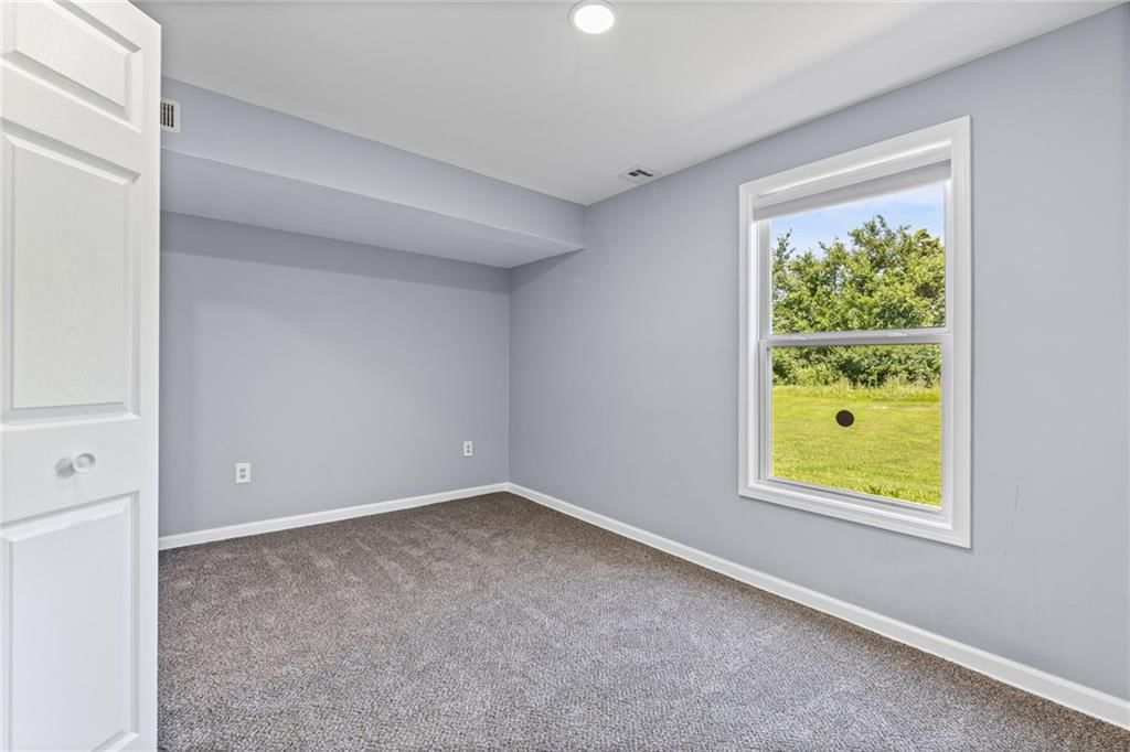 163 Warner Avenue — photo 20