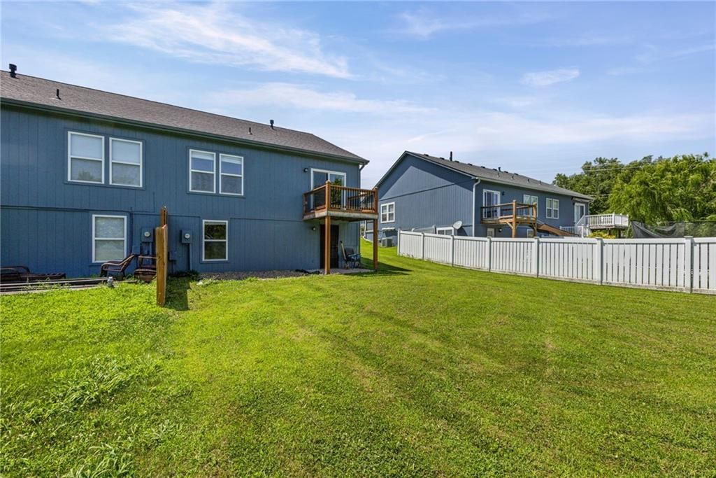163 Warner Avenue — photo 24