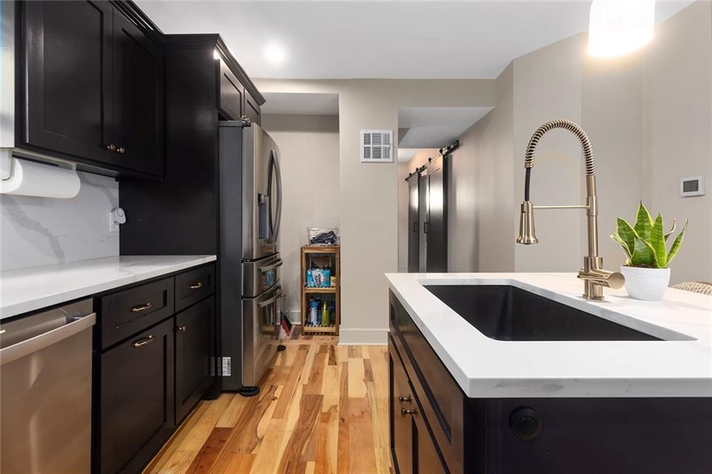 528 N White Avenue — photo 11