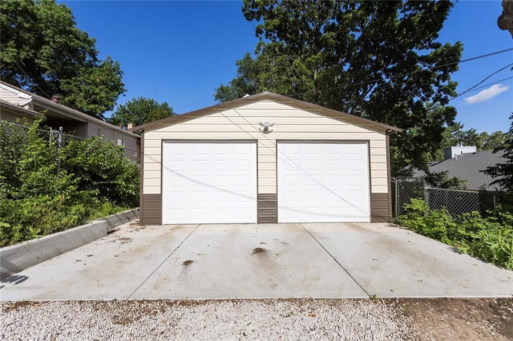 528 N White Avenue — photo 38