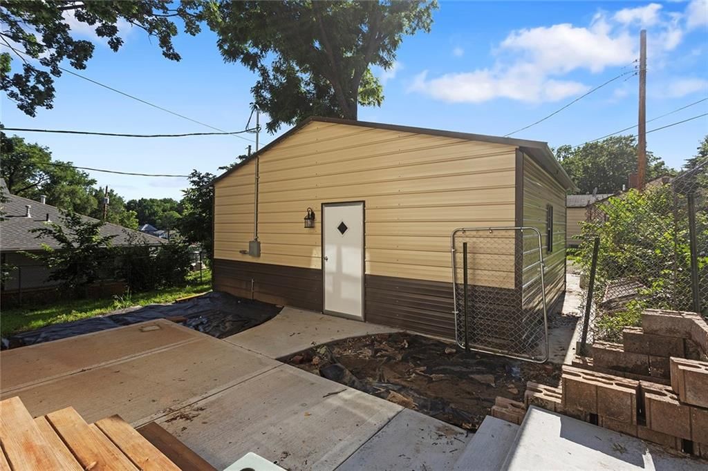 528 N White Avenue — photo 42