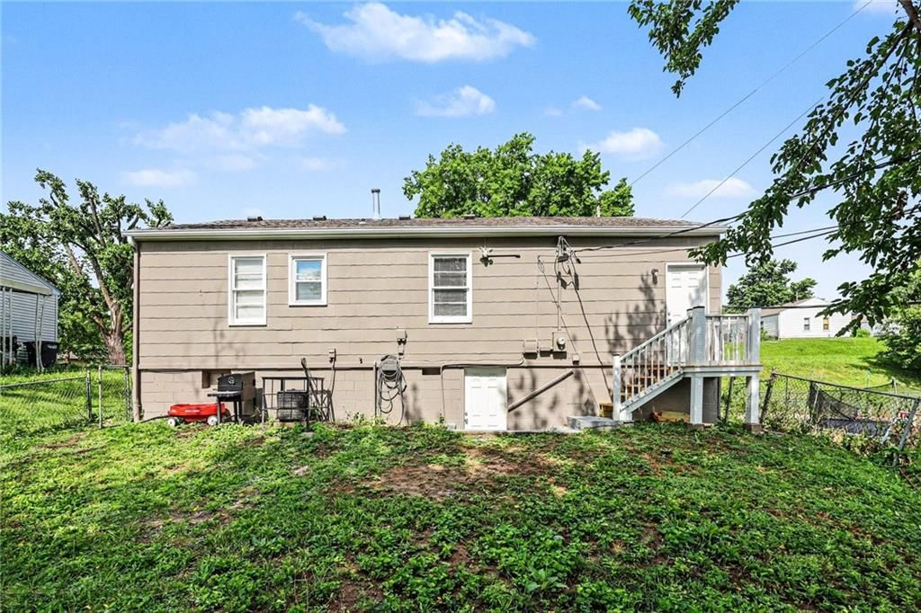 1523 N 45th Terrace — photo 15