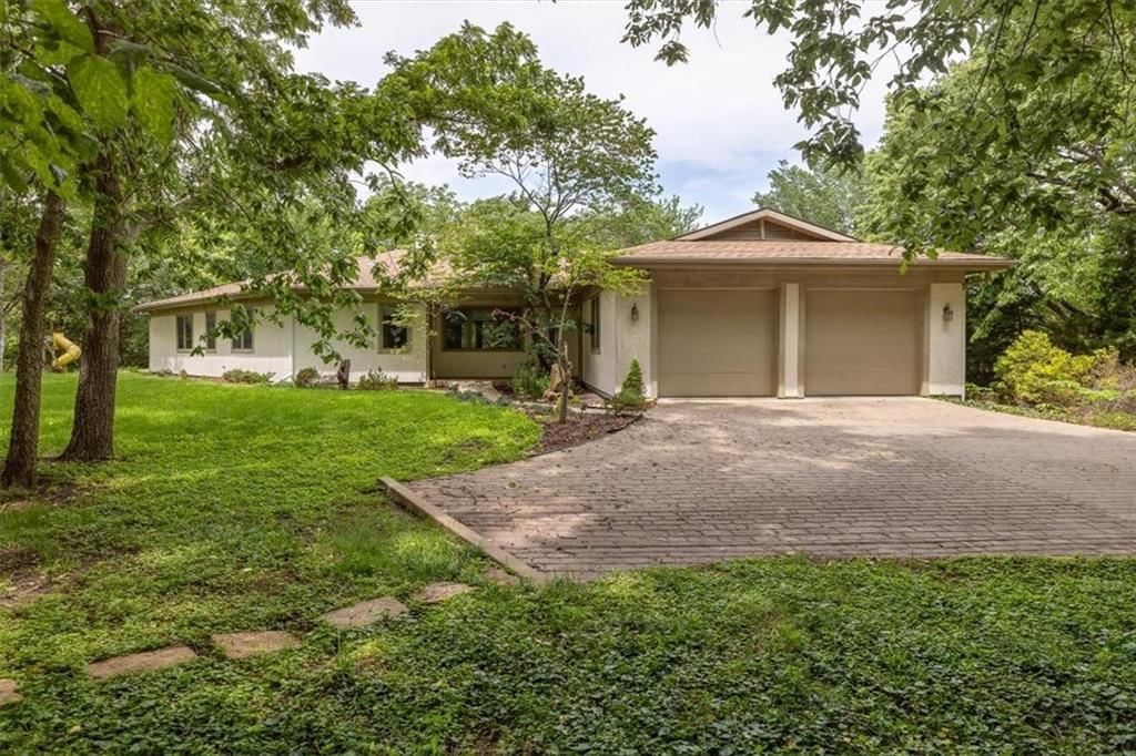 1825 Castle Pine Court, Lawrence, KS