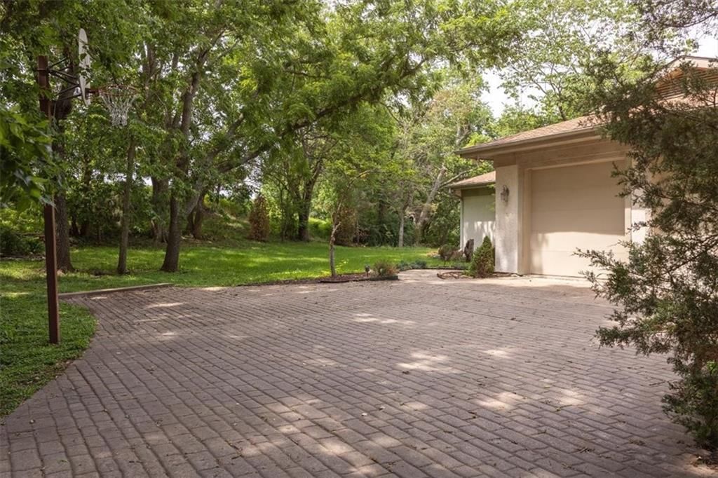 1825 Castle Pine Court — photo 26