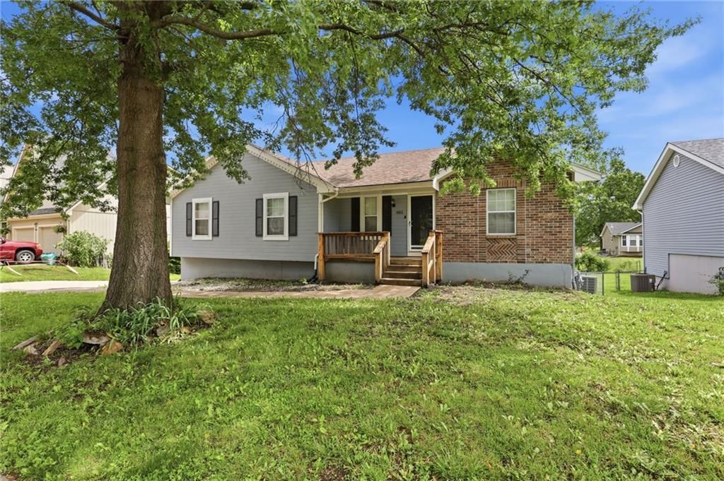 901 SW Foxtail Drive — photo 2