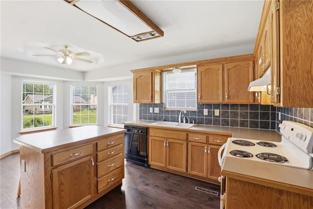 901 SW Foxtail Drive — photo 13