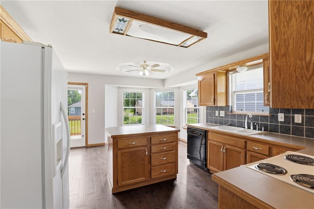 901 SW Foxtail Drive — photo 18