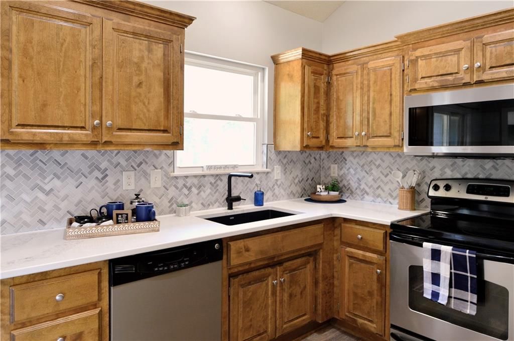 1409 NW NICHOLAS Drive — photo 12