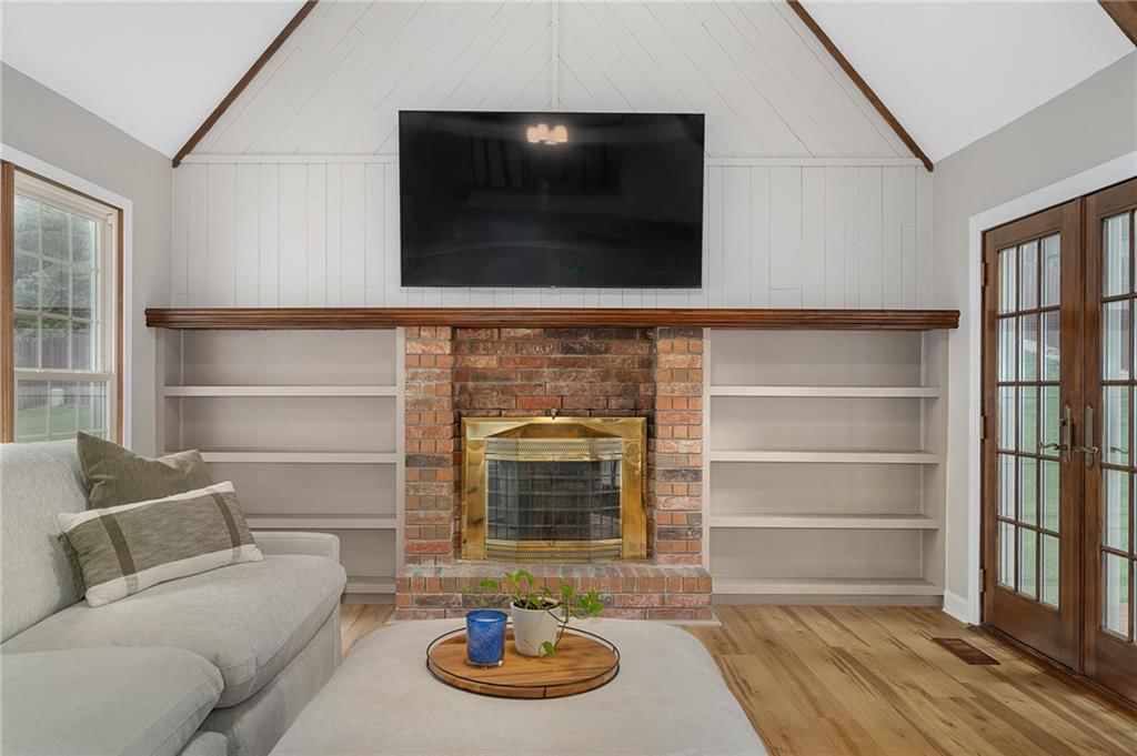 7335 Monrovia Street — photo 7