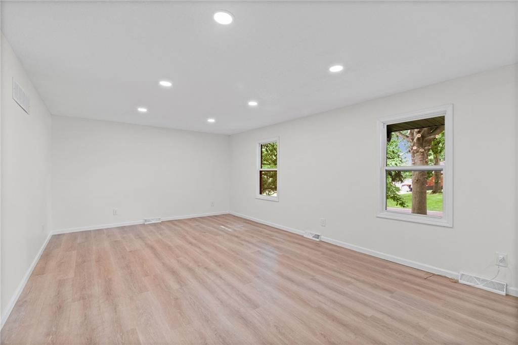 900 Goodrich Drive — photo 4