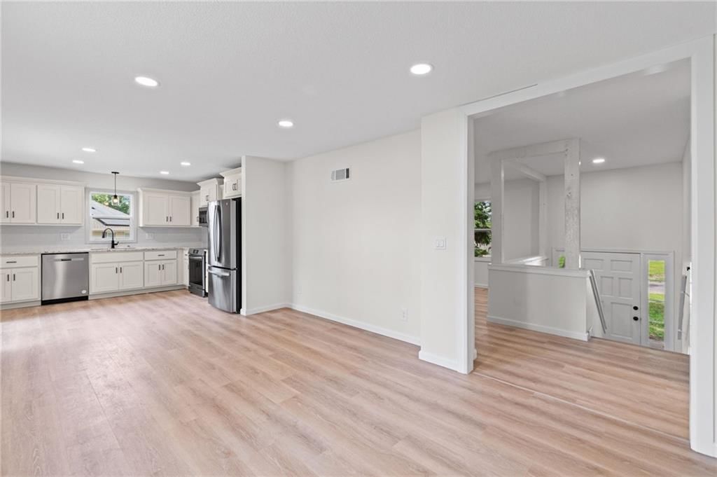 900 Goodrich Drive — photo 8