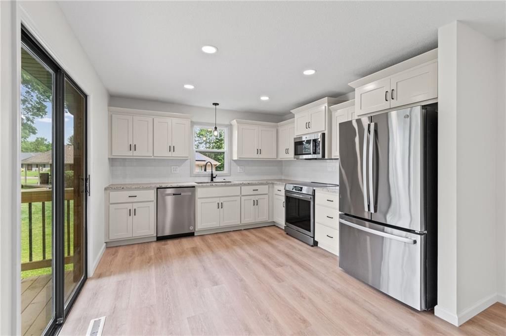 900 Goodrich Drive — photo 9