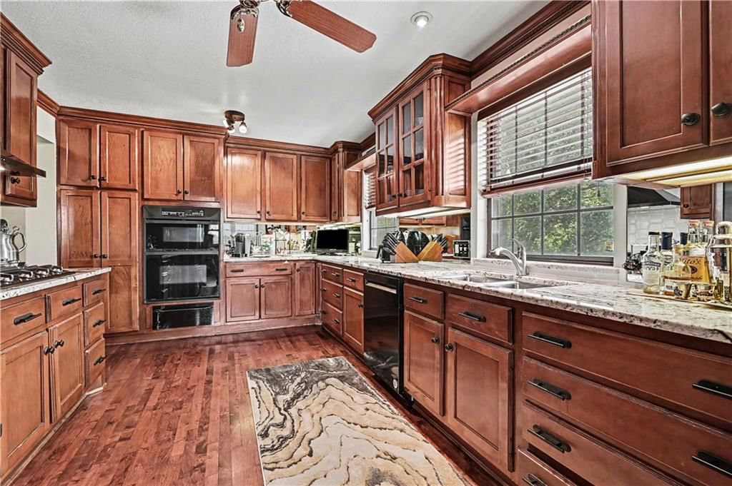 10216 LOCUST Street — photo 9