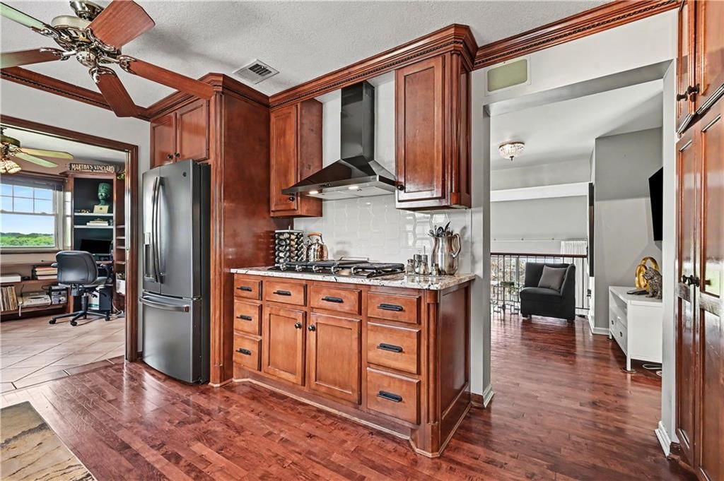 10216 LOCUST Street — photo 10