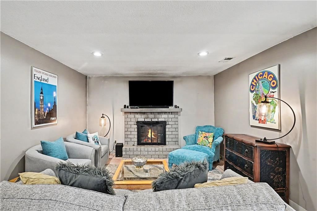 10216 LOCUST Street — photo 23