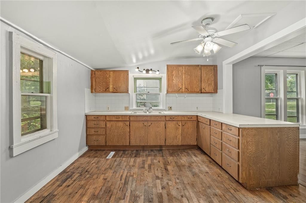 205 S 6th Street — photo 12